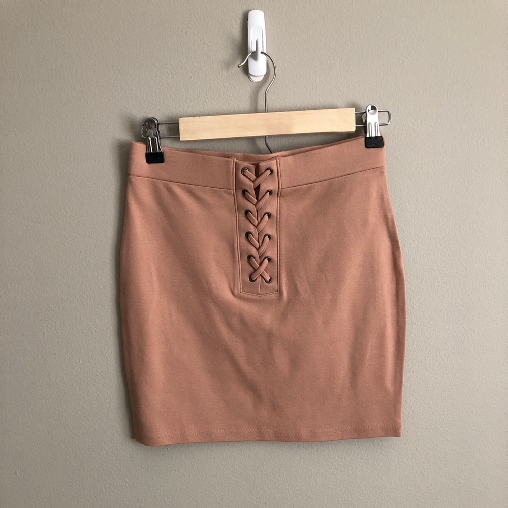 Nude pencil skirt